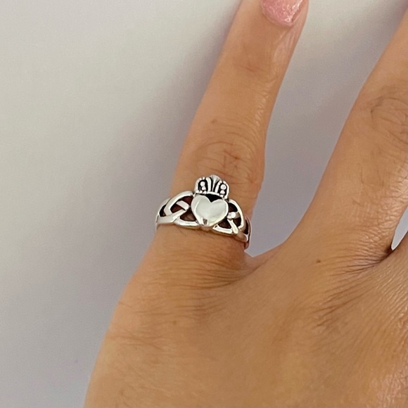 Sterling silver Celtic claddagh ring, claddagh ring, Celtic ring, silver ring - Picture 7 of 9